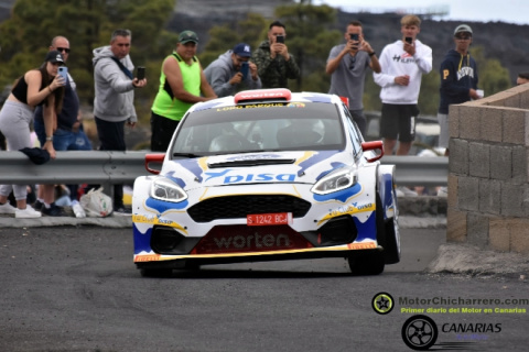 Enrique Cruz con el Ford del equipo DISA Copi Sport Archiauto